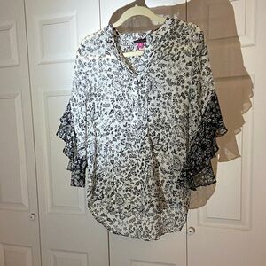 A black and white paisley design blouse .